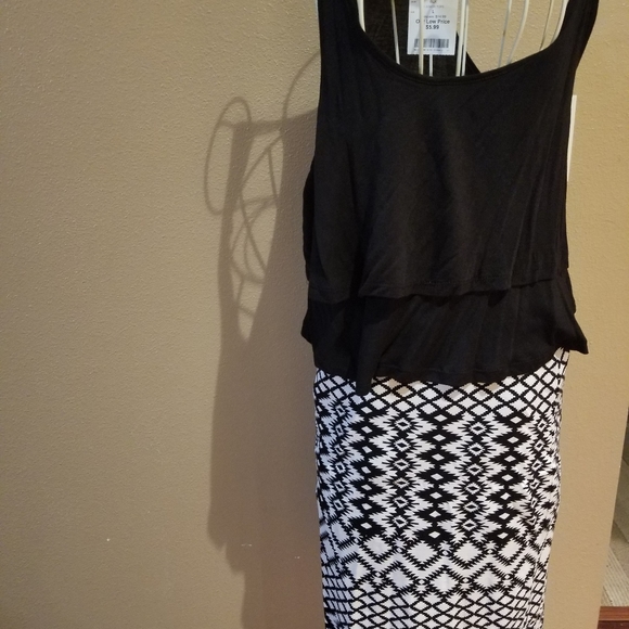 Ladies wear - Picture 1 of 2